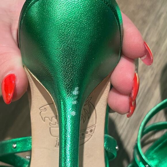 Dundas X Revolve Heels green marked 7 but truly are a 6.5 Simply gorgeous. - Picture 4 of 6